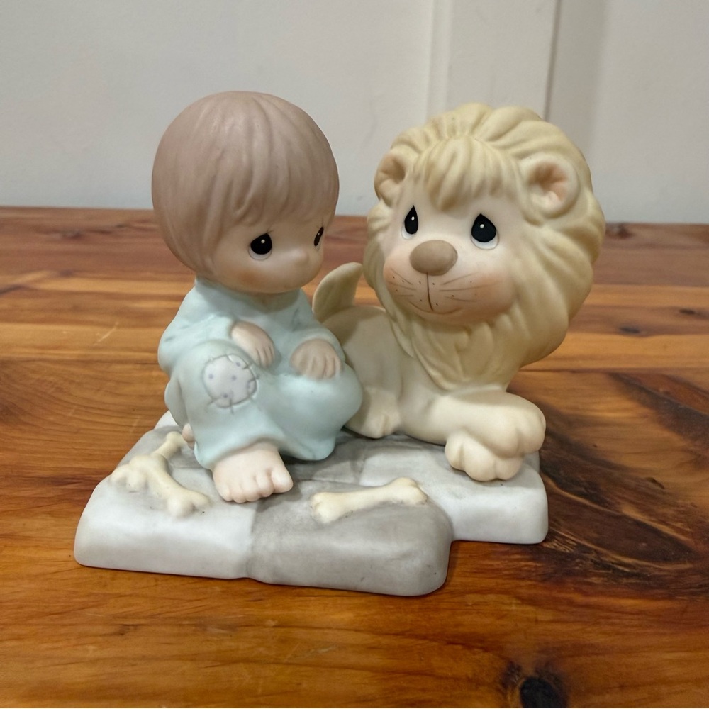 Vintage 1998 Precious Moments "Daniel & The Lion" Porcelain Figurine